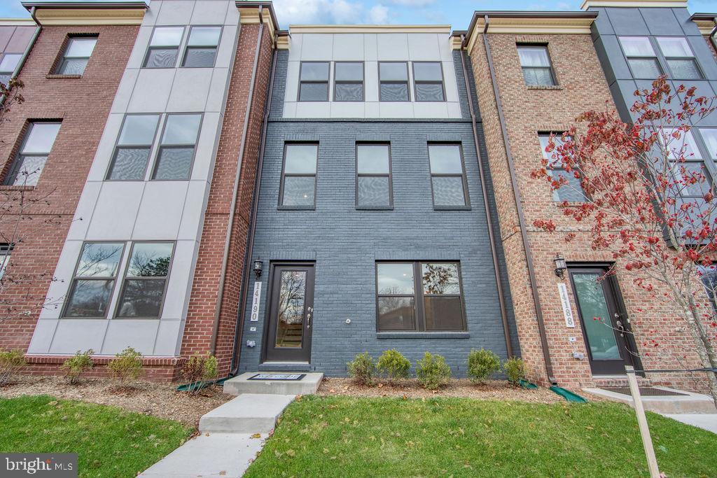 14190 Gypsum Lp in Chantilly, VA - Building Photo