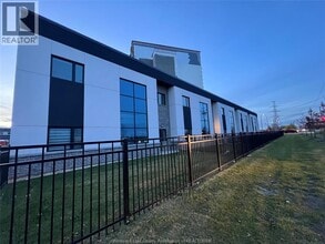 4400 Laurier Pkwy in Lasalle, ON - Building Photo - Building Photo