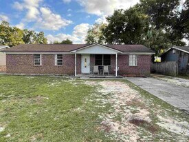 205 Marine Dr in Pensacola, FL - Building Photo