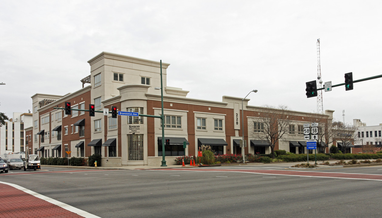 220 W Brambleton Ave in Norfolk, VA - Building Photo