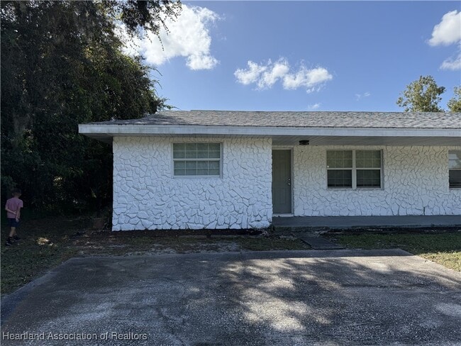 property at 618 Lake Groves Rd NW