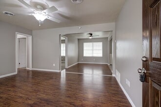 1208 Avondale Dr in Norman, OK - Building Photo - Building Photo
