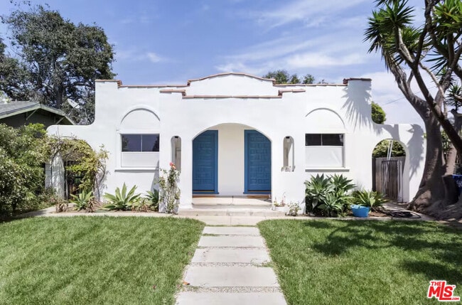 property at 2458 Glencoe Ave