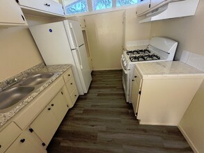 700 N East End Ave in Pomona, CA - Building Photo - Building Photo