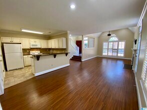 2032 Stone Brook Dr in Birmingham, AL - Building Photo - Building Photo