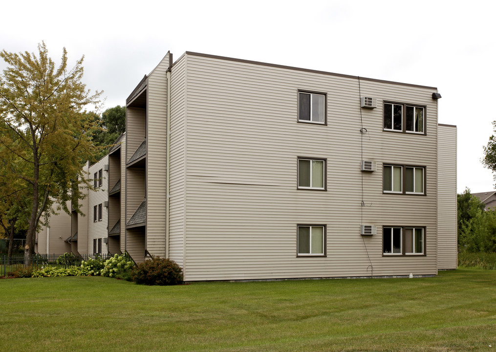 Buffalo Court Apartments in Buffalo, MN - Foto de edificio