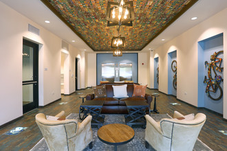 1323 W Morse Ave in Chicago, IL - Building Photo - Lobby