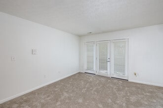 Pine Ridge in Cincinnati, OH - Foto de edificio - Interior Photo