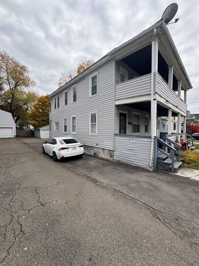 209 Hudson St-Unit -2 in Johnson City, NY - Building Photo - Building Photo