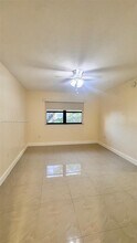 15610 SW 80th St in Miami, FL - Foto de edificio - Building Photo