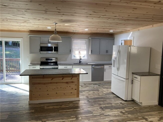 106 Ridgewood Dr in Cleveland, GA - Building Photo - Building Photo