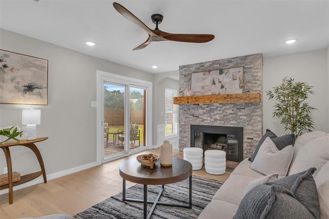 11107 Hillcrest Rd in Dallas, TX - Foto de edificio - Building Photo