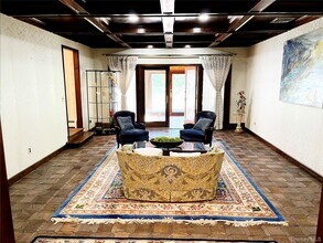 11 Geralind Dr in Syosset, NY - Building Photo - Building Photo