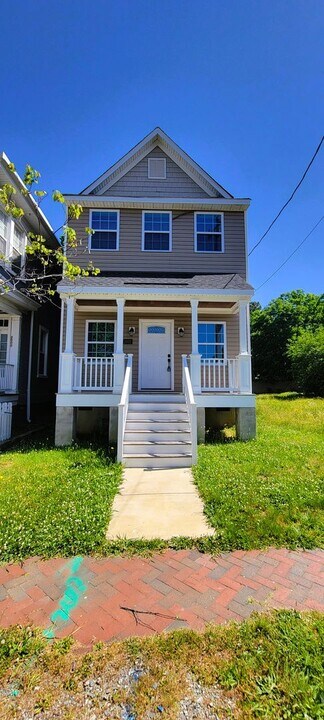 2002 Fairmount Ave in Richmond, VA - Building Photo