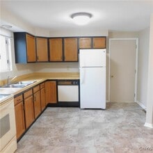 8525 Sextant Dr in Baldwinsville, NY - Building Photo - Building Photo