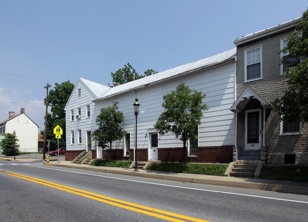 301 E Main St in Emmitsburg, MD - Foto de edificio