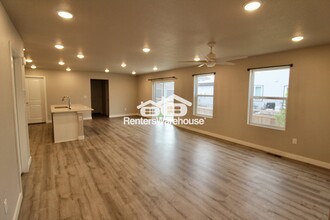 911 Plum Creek Ct in Brighton, CO - Building Photo - Building Photo
