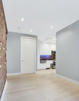 195 Stanton St, Unit 6G in New York, NY - Building Photo