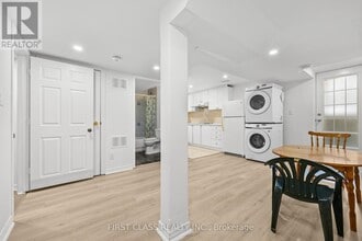 5554 Churchill Meadows Blvd in Mississauga, ON - Building Photo - Building Photo