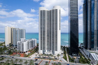 Ocean 4 in Sunny Isles Beach, FL - Foto de edificio - Building Photo