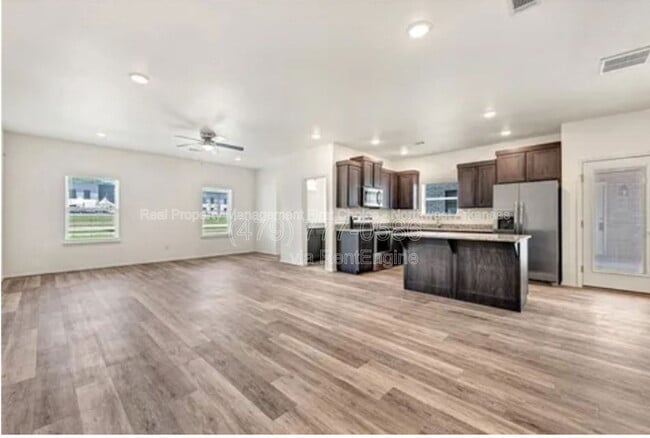 733 S Benchmark Ln, Unit 2 in Fayetteville, AR - Building Photo - Building Photo