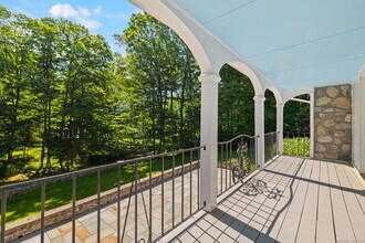 760 Valley Rd in New Canaan, CT - Building Photo - Building Photo
