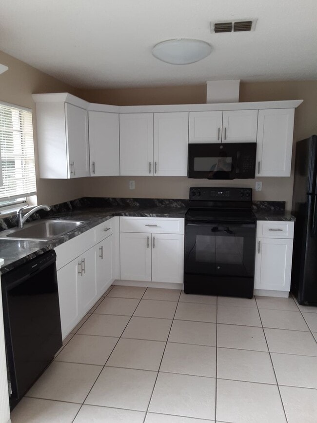 27168 Wakefield Dr in Brooksville, FL - Building Photo - Building Photo