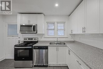 366 Mary St N in Oshawa, ON - Building Photo - Building Photo