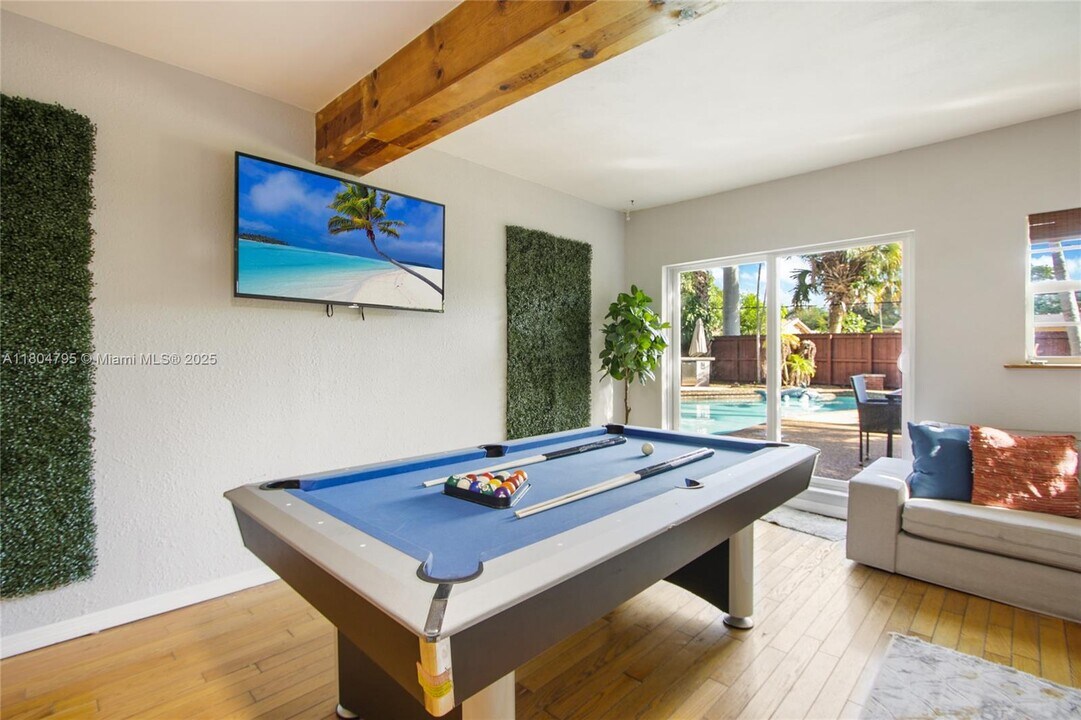 2708 Cleveland St in Hollywood, FL - Building Photo