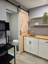 1 Candice Ct, Unit Cozy private studio in Medford, NY - Building Photo - Building Photo