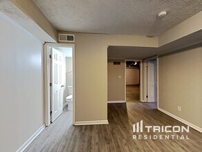 135 Victoria Dr in Ellenwood, GA - Building Photo - Building Photo