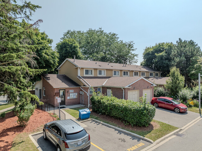 Springmill Terrace in Mississauga, ON - Building Photo - Building Photo