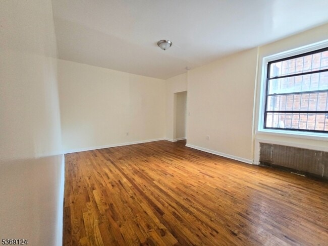741 Clinton Ave in Newark, NJ - Building Photo - Building Photo