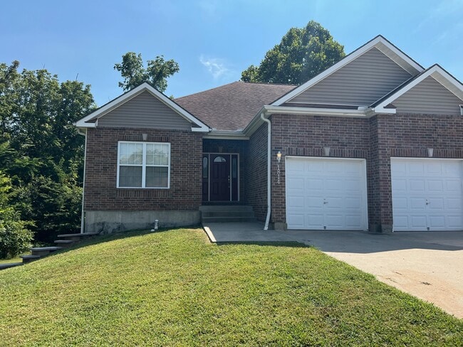 property at 1814 Villa Dr