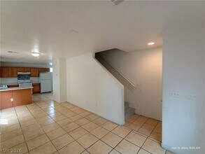 5195 Shreve Ave in Las Vegas, NV - Building Photo - Building Photo
