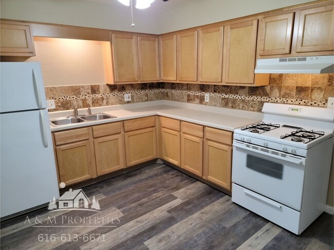 5809 Christie Ave SE in Kentwood, MI - Building Photo - Building Photo