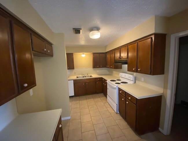 725 Orleans Dr in Corpus Christi, TX - Building Photo - Building Photo