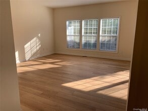 24 Nicole Ct in Copiague, NY - Building Photo - Building Photo