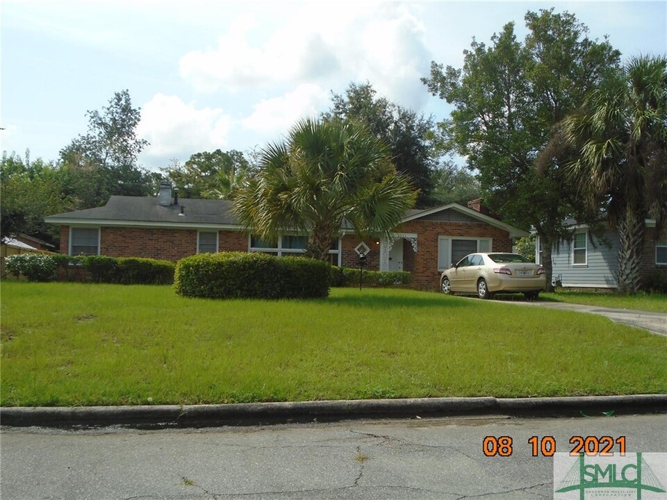 2251 Daffin Dr in Savannah, GA - Building Photo