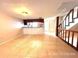 255 Capri Cir N in St Pete Beach, FL - Building Photo