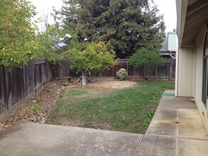 9085 Hamatani Ct in Elk Grove, CA - Foto de edificio - Building Photo