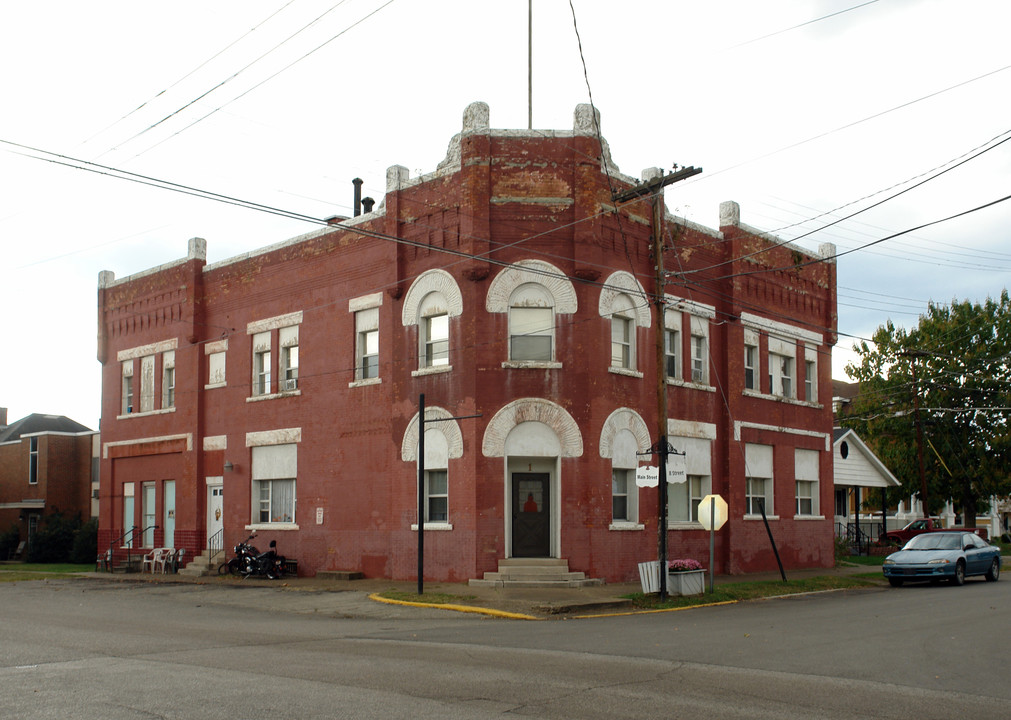 211 Main St in Kenova, WV - Building Photo