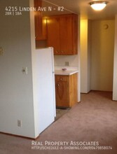 4215 Linden Ave N, Unit #2 in Seattle, WA - Building Photo - Building Photo