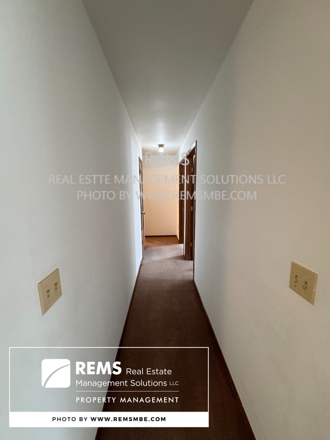 554 E Slifer St, Unit 3 in Portage, WI - Building Photo - Building Photo
