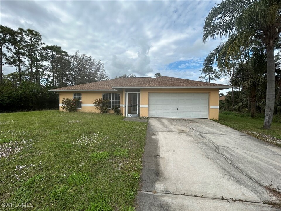 604 W 9th St in Lehigh Acres, FL - Building Photo