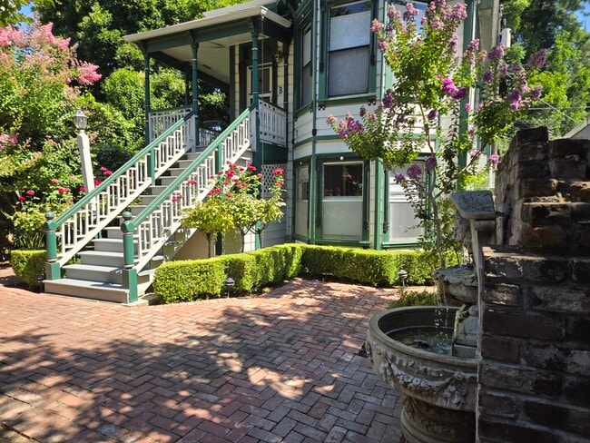 2623 H St, Unit C in Sacramento, CA - Building Photo - Building Photo