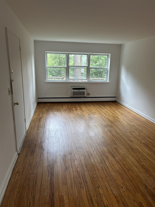 513-515 Grand Ave in Englewood, NJ - Building Photo - Building Photo