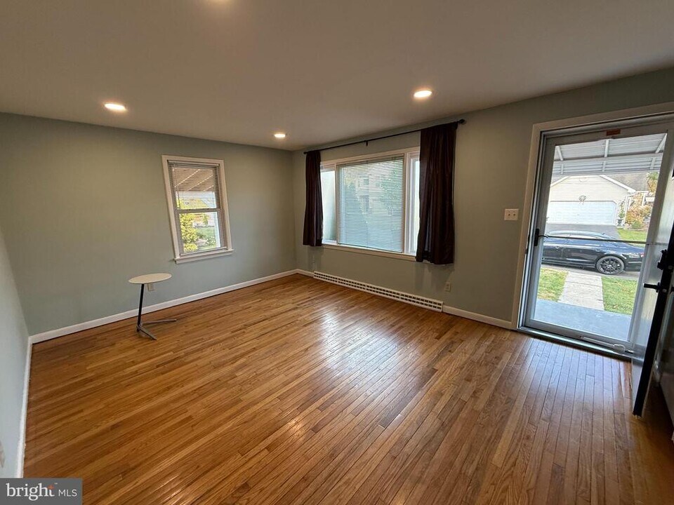 503 West Lawn Ave in West Lawn, PA - Building Photo