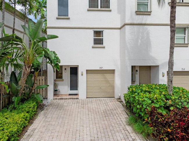 717 SW 4th Ave in Fort Lauderdale, FL - Building Photo - Building Photo