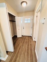 116 Regents Blvd in Troy, MI - Foto de edificio - Building Photo